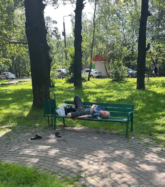 Зона отдыха пьянчуг! И так каждый день.
Балашиха, микро...