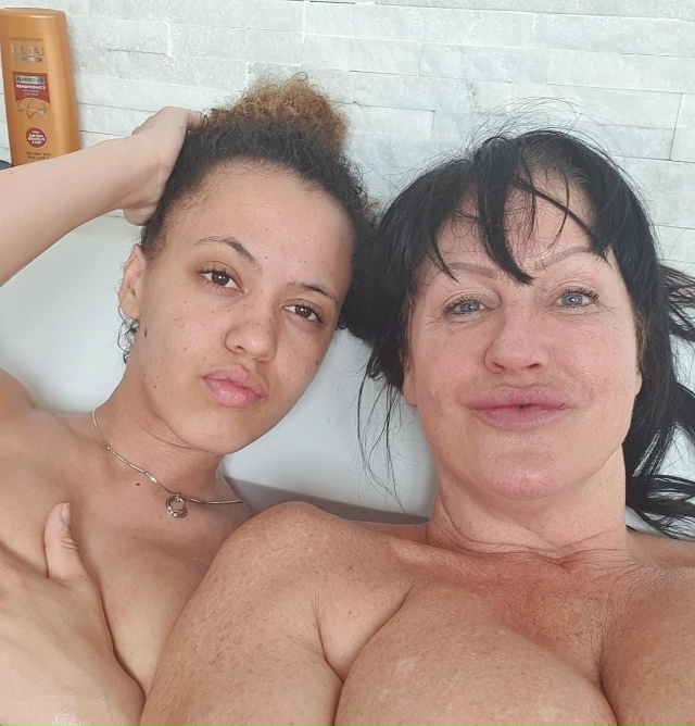 Мать и дочь продавали интимные фото, но резко перестал?...