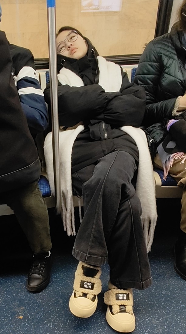 Ищу девушку, сидела напротив 18.10
Понравилась, но явно б...