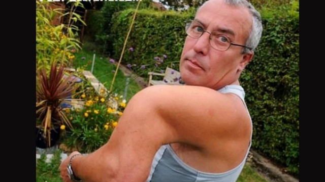 Торрон Илис упал с лестницы и сломал руку.
Врачи опред?...