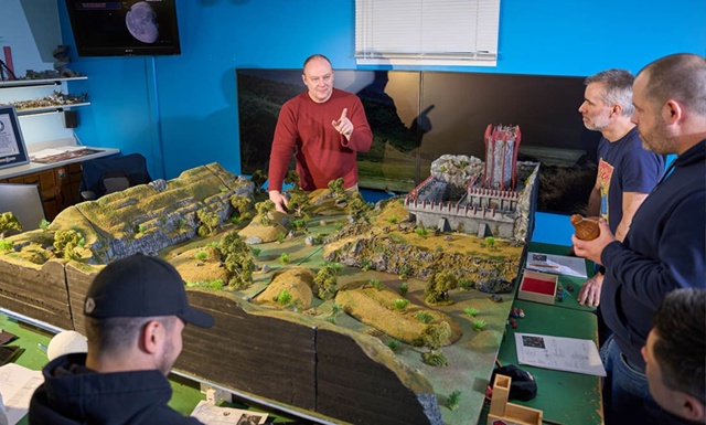 Самая долгая партия в Dungeons & Dragons длится уже 43 года. Она ?...