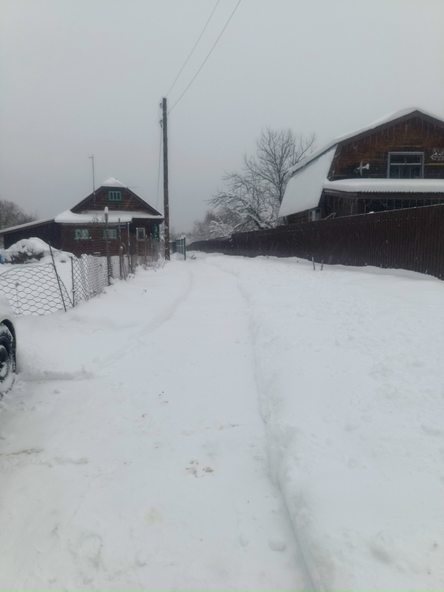 Так почищена сегодня бахариха по проулку сзади еще 4 до...