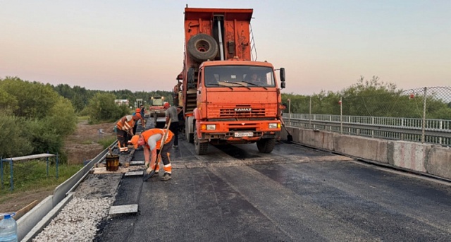Заасфальтировали вторую половину моста через Полой, м?...