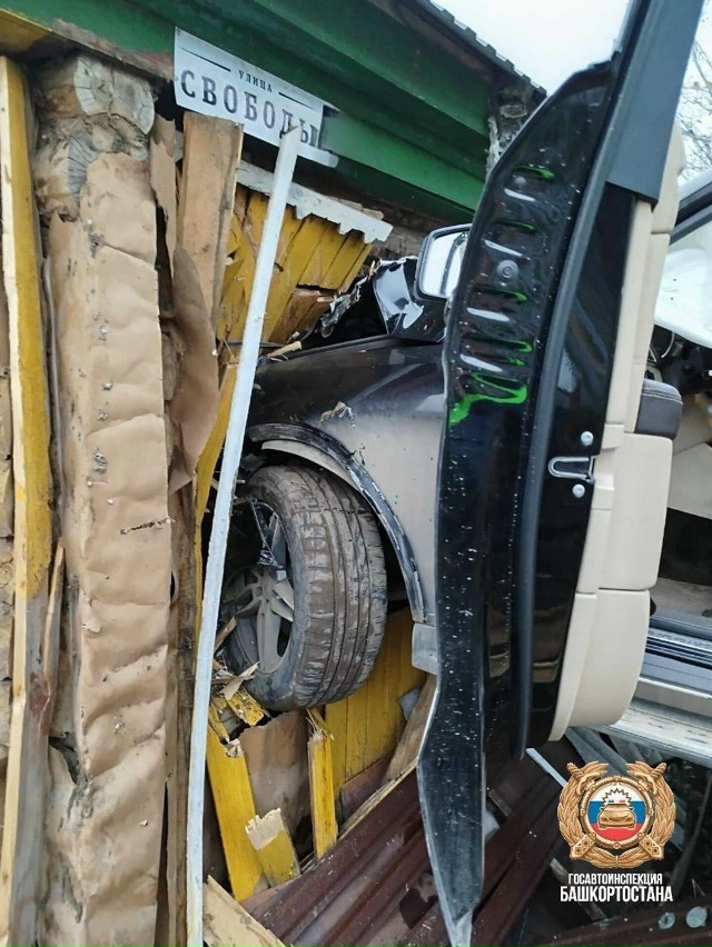 ? В Башкирии пьяный водитель за рулем «Мерседес» проб...