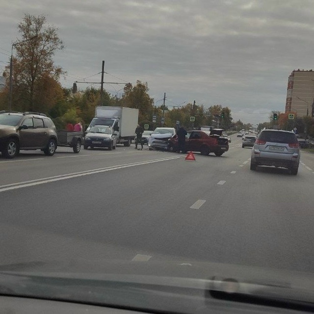 🚨В Смоленске на улице Крупской произошло ДТП
Два авт?...