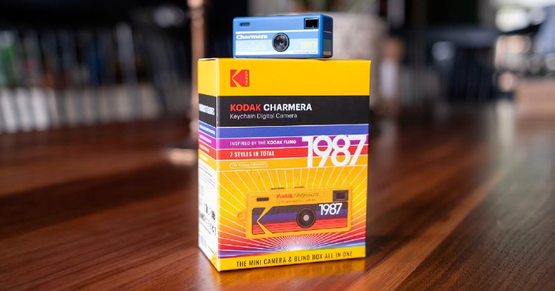 Камера-лабуба, наконец-то
Kodak представили камеру-брелок Charmera, созданную в стиле одноразовых ф