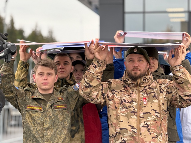 Активисты «Молодой Гвардии» подготовили необычный фл?...