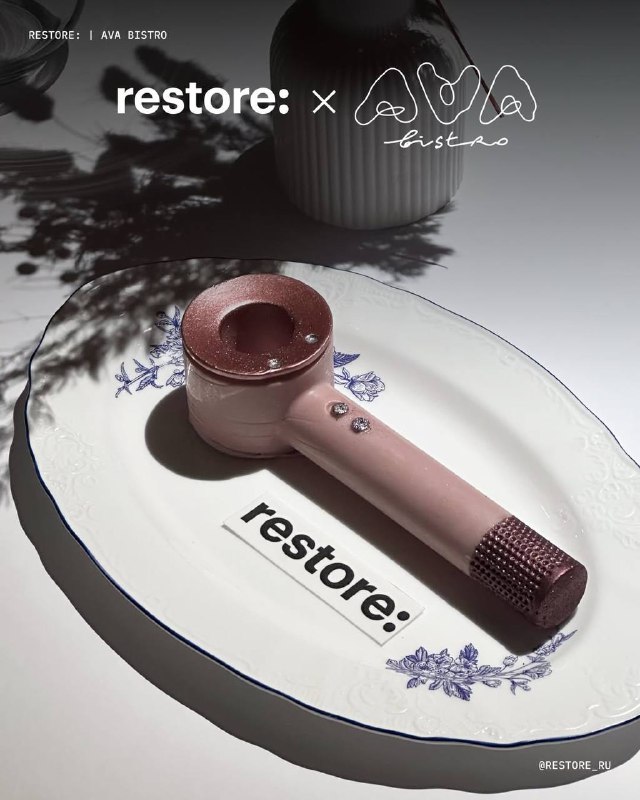 Прикол, ресторан Ava bistro дропнул десерт в виде фена Dyson. Внутри — ваниль, шоколад, маскарпоне,