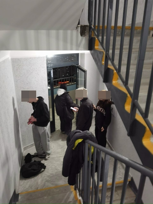 Здравствуйте! Мы живём в этом доме и очень огорчены. Оч?...