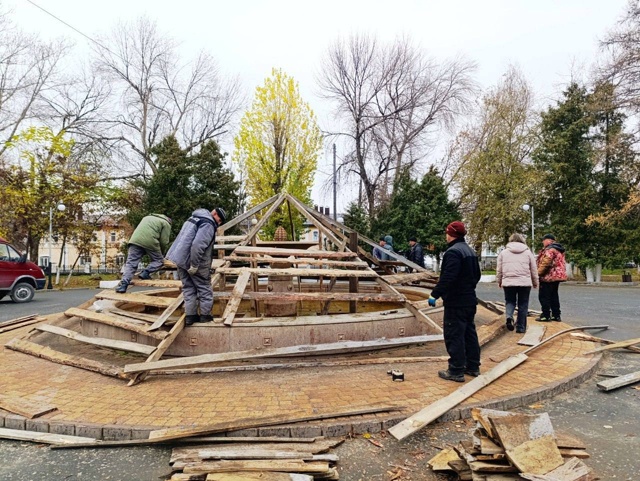 ⛲️ В Вольске полным ходом идёт подготовка фонтанов к ?...