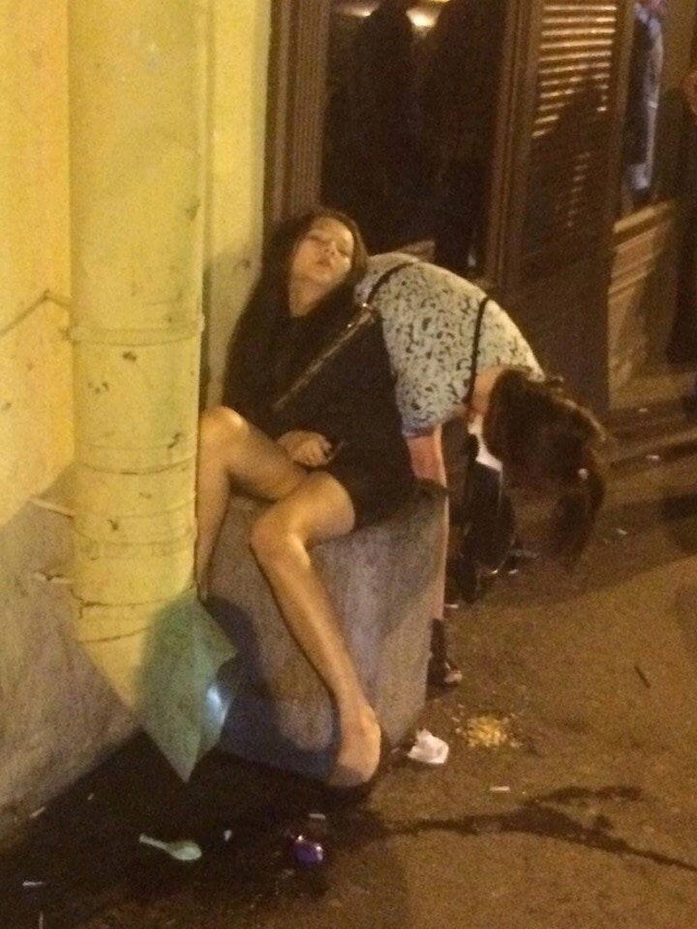 Говорят девушек на помойке не найдёшь, но как бы не так)