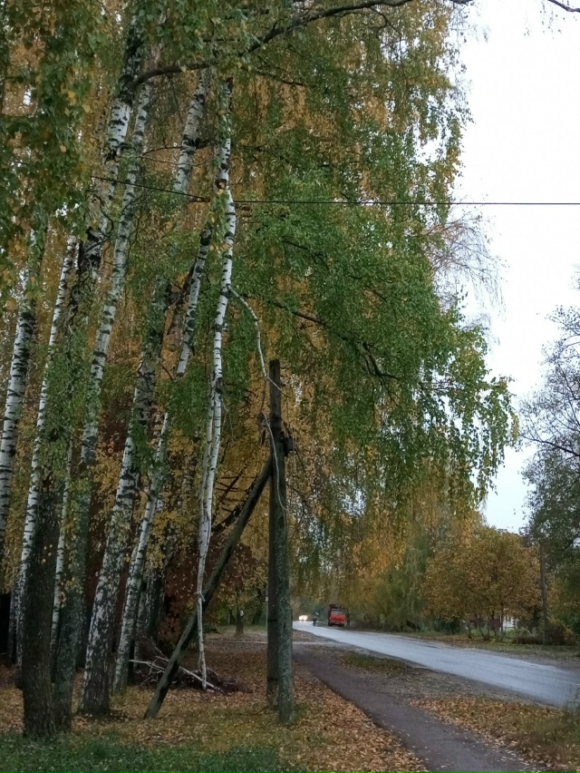 С понедельника висит этот дрын на проводе . Видимо адми...
