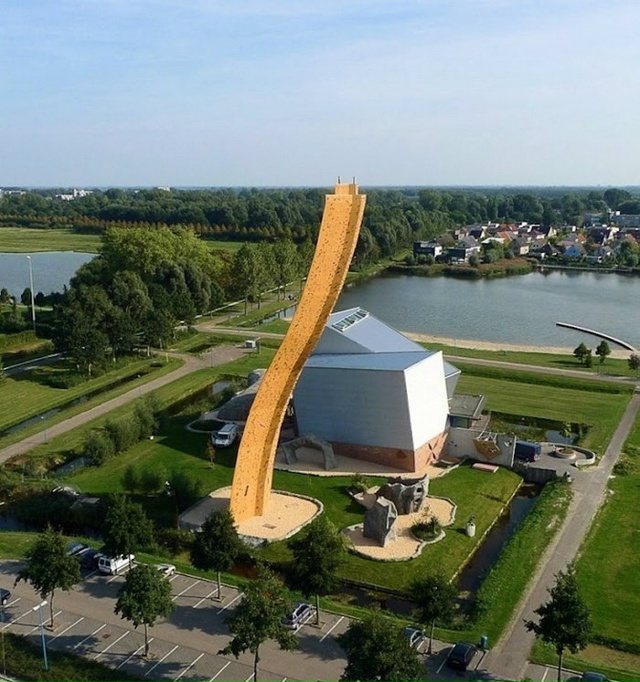 Самая большая стена для скалолазания в мире, Нидерланд...