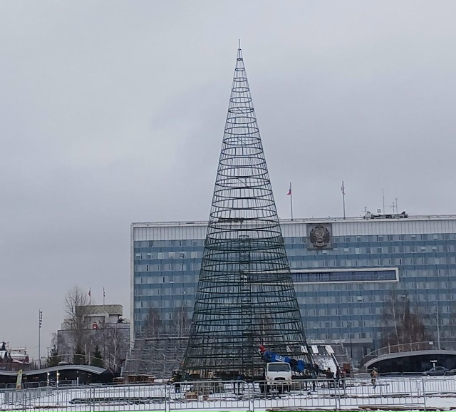 ?На Эспланаде уже установлена конструкция для новой 3...