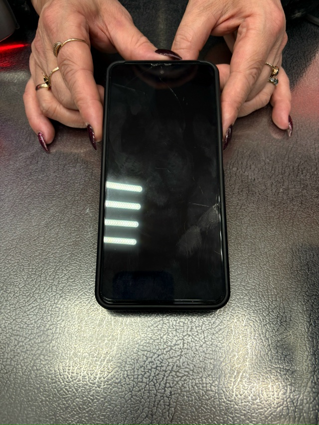 Найден телефон, забирать по адресу Ферсмана дом 32а, Бри...