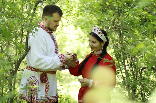 И у меня и у мужа это вторая свадьба, никаких банкетов в...