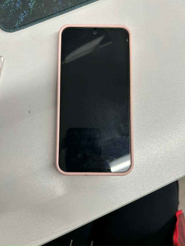 Оставили телефон, Магнит на Урале.
Он у кассира.