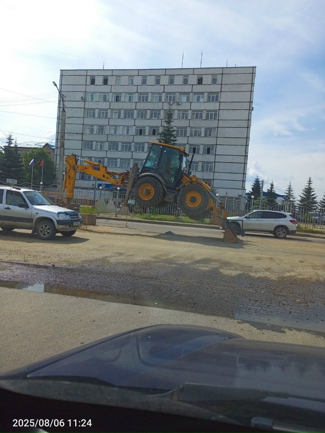 😳Странные «пируэты» от водителя трактора на Краснинс...