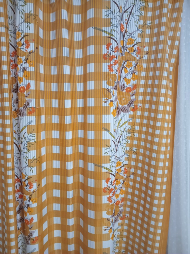 Отдам шторы с тюлью.
Тюль размер примерный 300 на 230 .
Што...