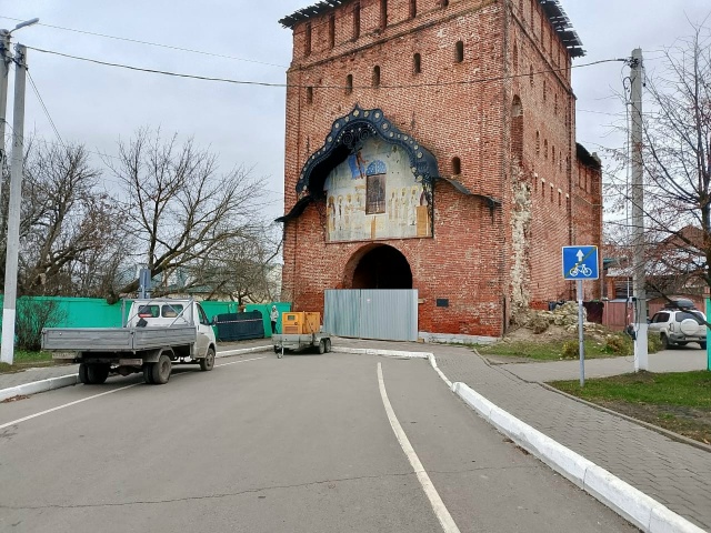 ❗️Друзья, Пятницкие ворота Коломенского кремля закры...