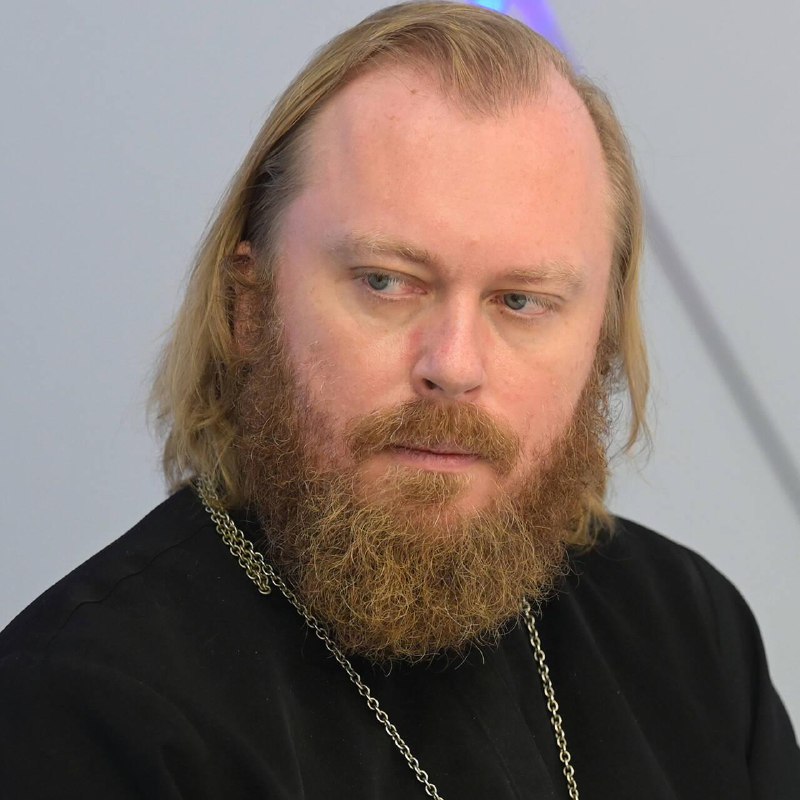 В РПЦ призвали мужчин чаще обнимать женщин, чтобы те «слушались и не портили жизнь».
На форуме Всем