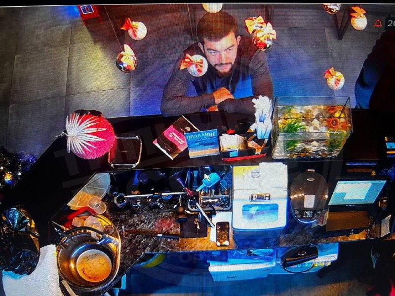 В Адлере мамкин киберспортсмен устроил фаталити монитору после проигрыша.
Нервы у парня оказались