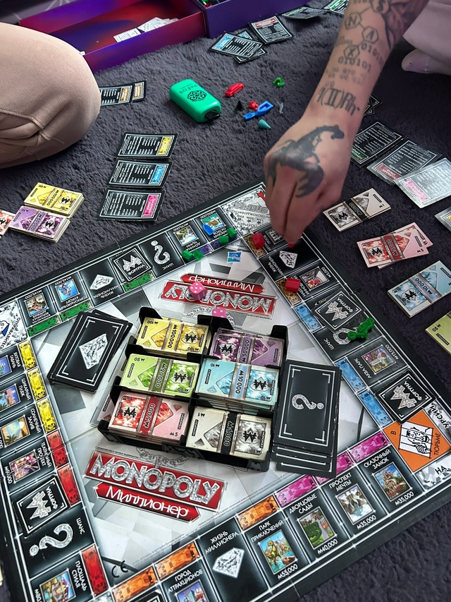 Играем в монополию, я проиграла :3