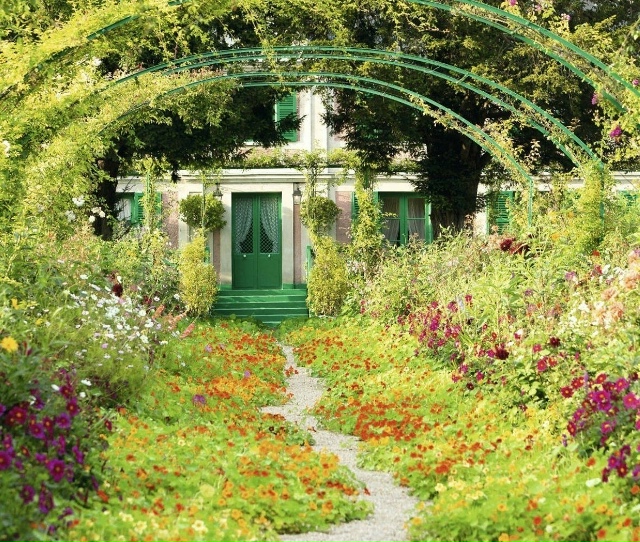 Так жил Клод Моне в Живерни.
Уютно и непринужденно.
Хо...