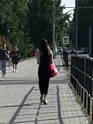 Красотка с потрясающей фигурой, отзовись, поставь там ?...