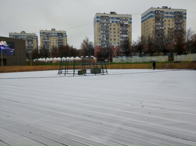 Скоро будет готов каток.