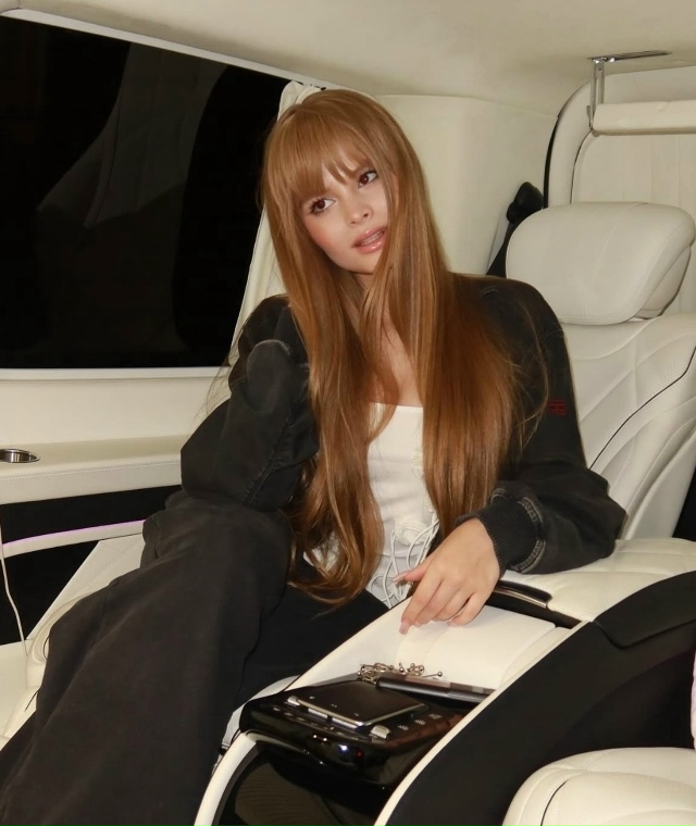 15-летняя Милана Стар, дочь актёра Виталия Гогунского, п...