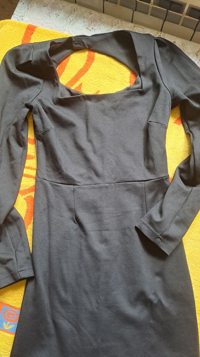 1. Отдам пакет вещей, 42-44 размер
2. Отдам пакет школьных ?...