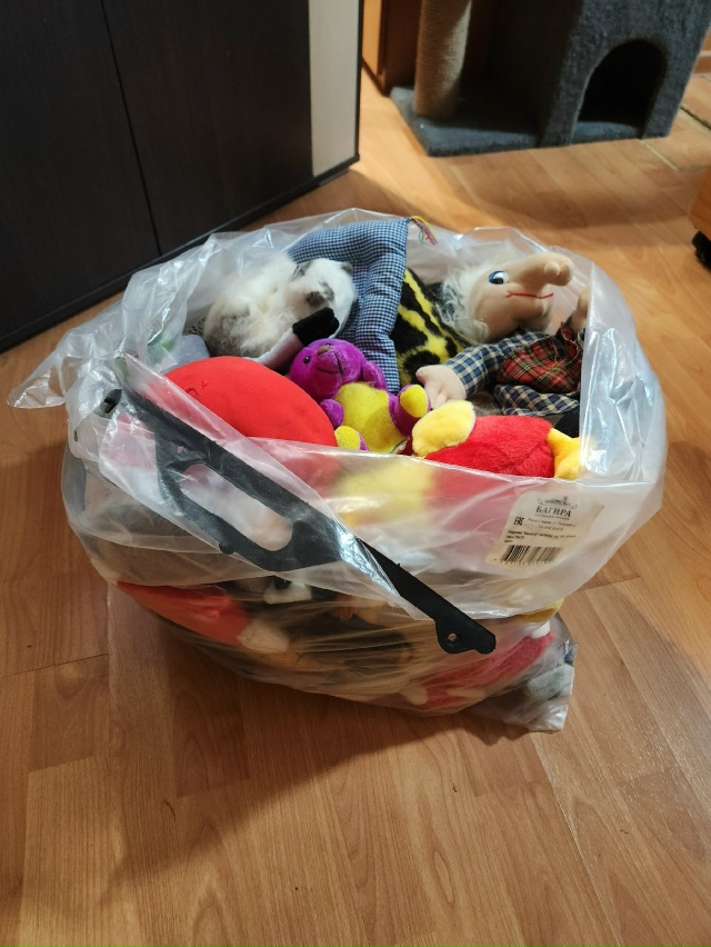 Всем доброго времени суток
Отдам пакет игрушек за вкус...