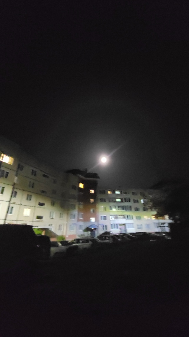 Вчера ночью было замечено лунное гало.