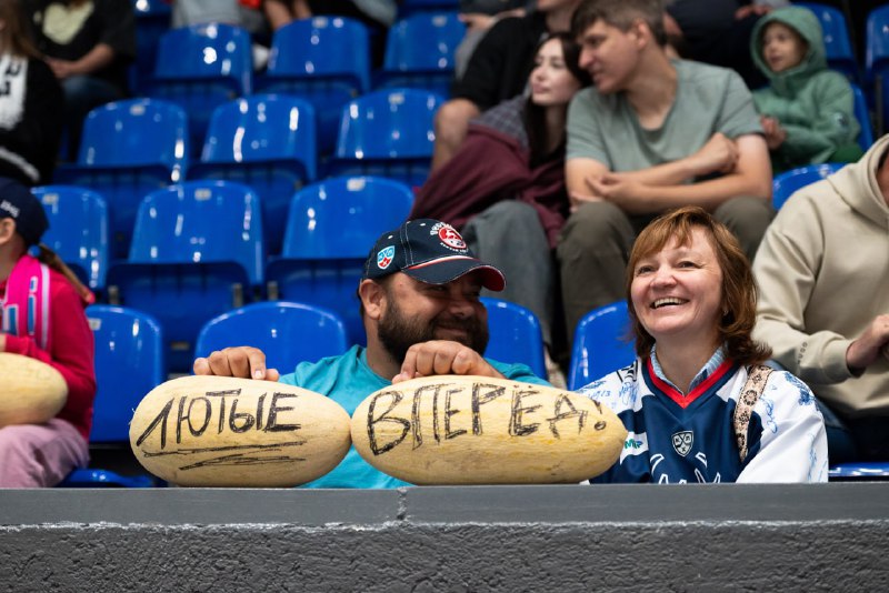 «Расписались на дыньках»
🏒БК PARI и ХК «Торпедо» закатили открытую тренировку на «Нагорном». Больше