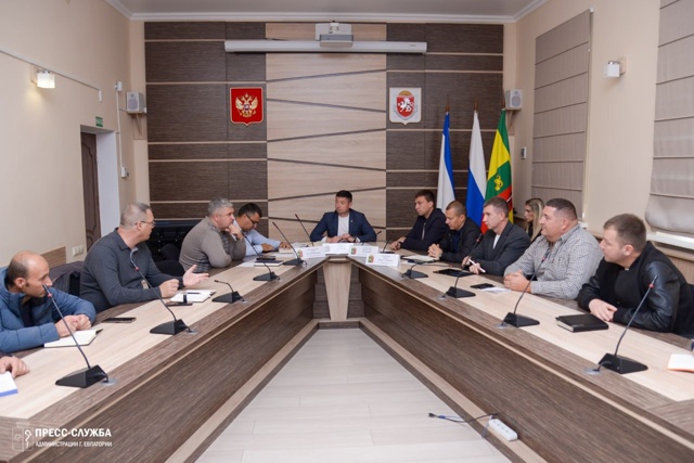 В Евпатории прошло еженедельное совещание с руководит...