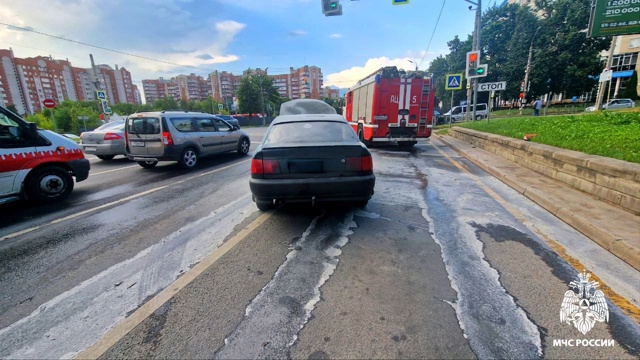 👉В Смоленске после ДТП загорелся автомобиль
📌Об это...