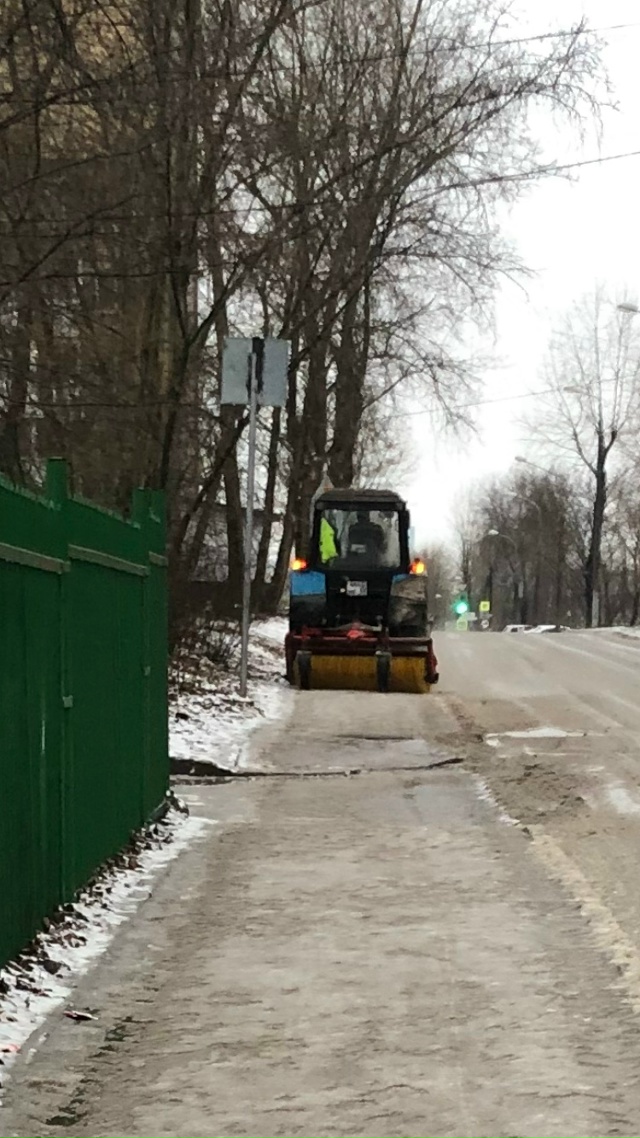 Начинается страда у коммунальных служб.
Очистка улиц ?...