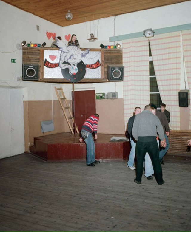 Вот так проводило время молодежь в 90-х годах
Без фильт?...