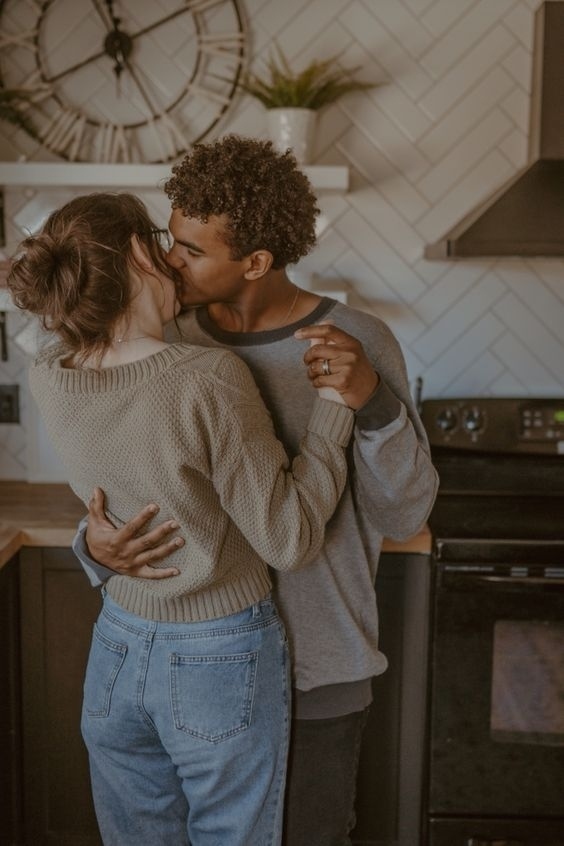 Мы бываем естественны только с теми, кого мы любим.