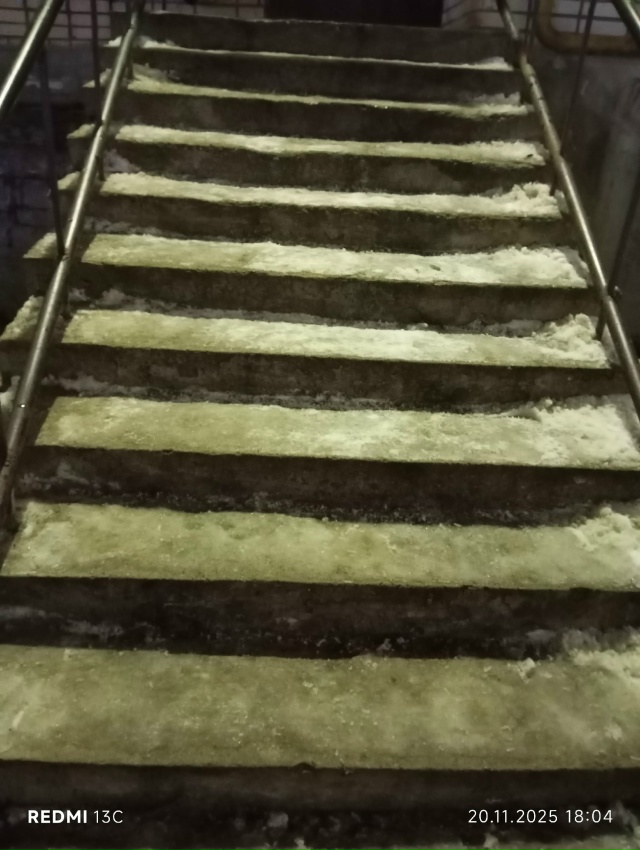 Гагарина 2а , вы блин че издеваетесь в установке пандус?...