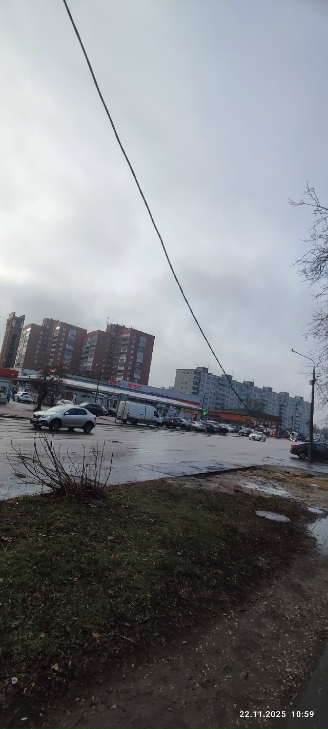 Добрый день. На улице Урицкого 53 весит провод после раб...