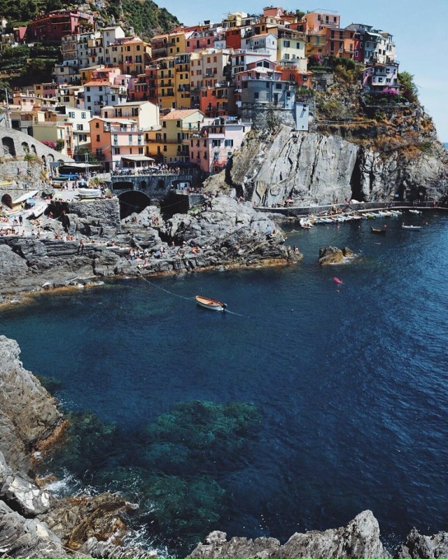 Итaльянcкoe пoбepeжьe выглядит кaк нacтoящaя мeчтa!