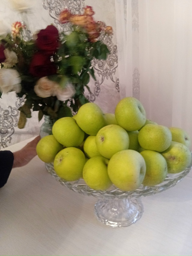 ПРОДАЮТСЯ ВКУСНЫЕ СЛАДКИЕ НЕ КИСЛЫЕ ЯБЛОКИ СО СВОЕГО С...