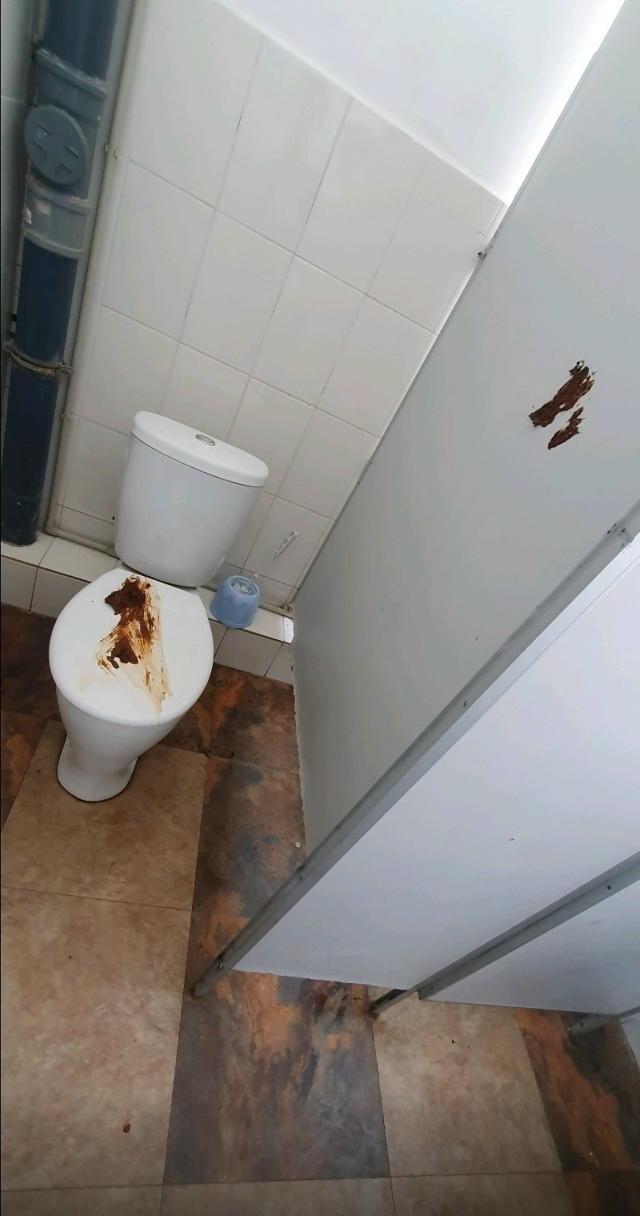 А КАК ВЫ РАЗВЛЕКАЕТЕСЬ В ШКОЛЕ⁉️
Фото от местных школ...