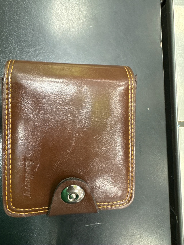 Найден кошелёк,магазин Пятерочка,ул.Энгельса 3/1