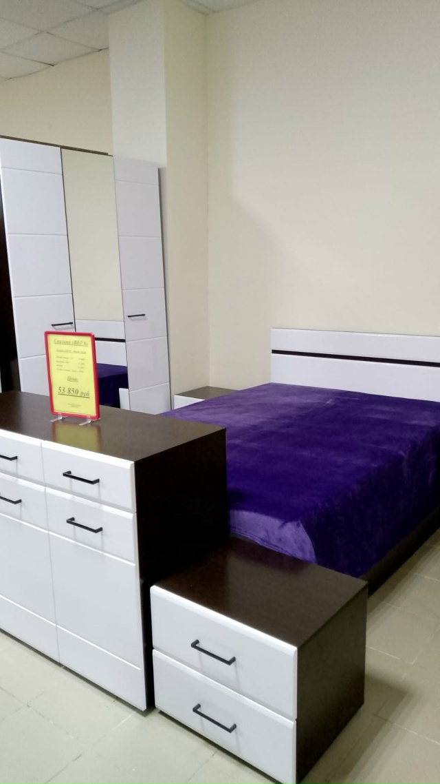 Что выбрать?
🌟Яркий белый глянец или глубокий бархатн...