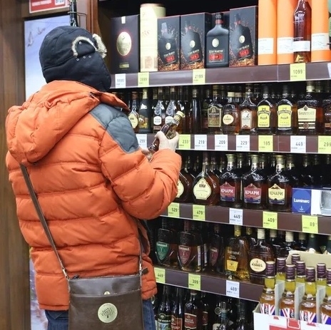 В Подмосковье вводят почти полный запрет на продажу ал...