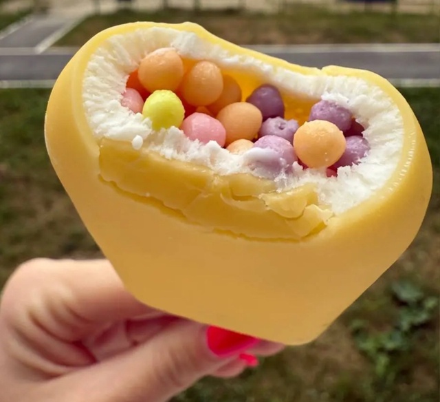 Наконец то в городе появилось мороженое с шариками,доч...