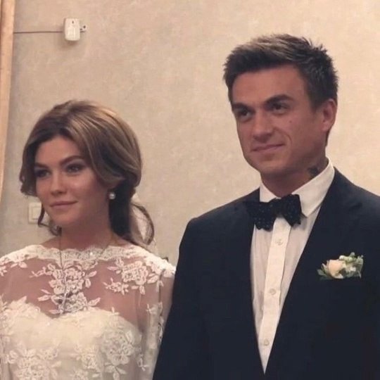 Крупно повезло: известные артисты, которые женились на...